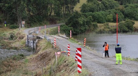 Comienzan faenas de reposición de Puente Huapi en Saavedra