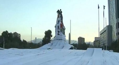 La Plaza Baquedano amaneció de blanco tras histórico acuerdo político